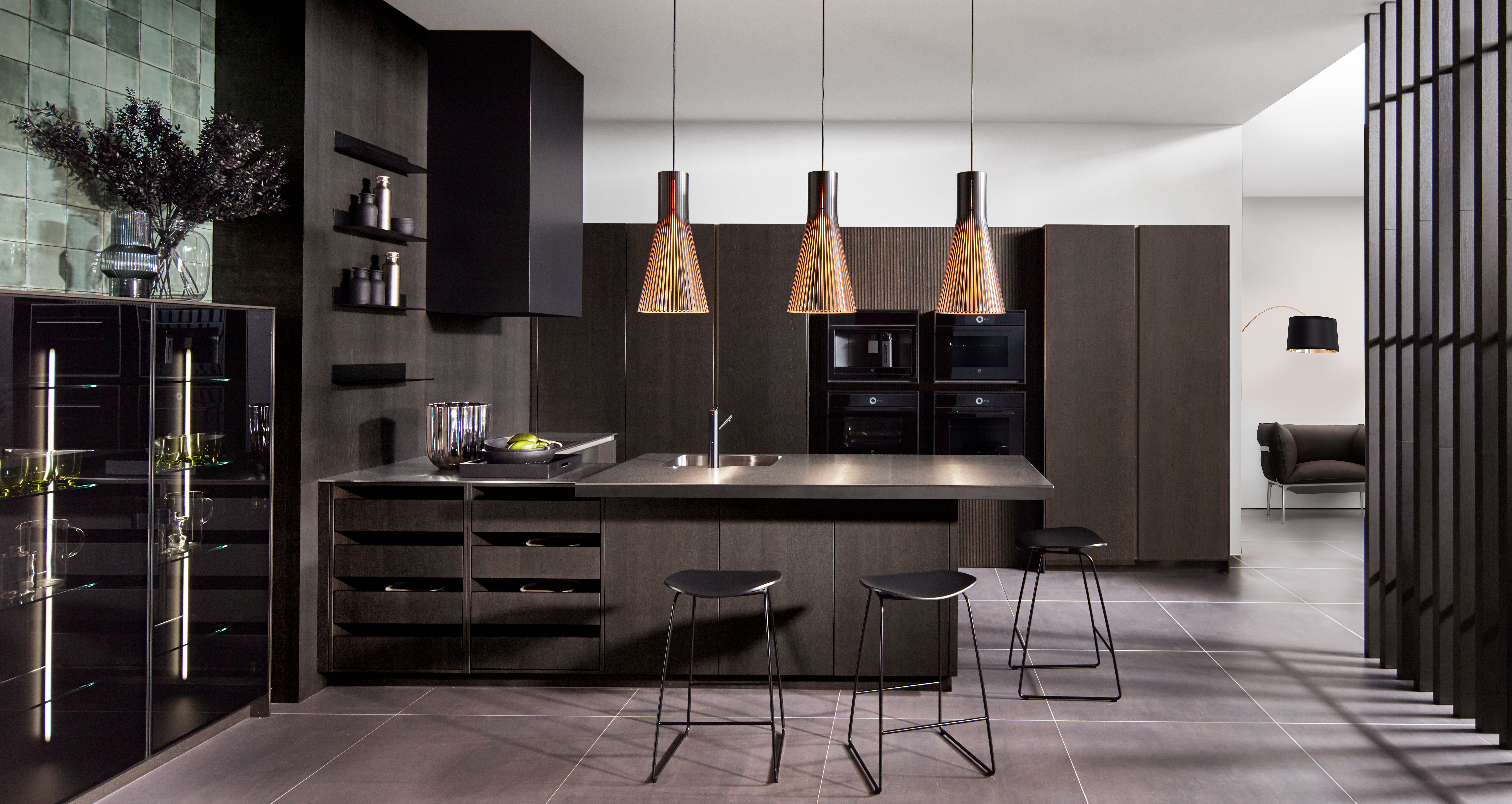 PRONORM-Küche_Eiche-trüffelgrau_GE_Schwarz-matt Schwarzglas