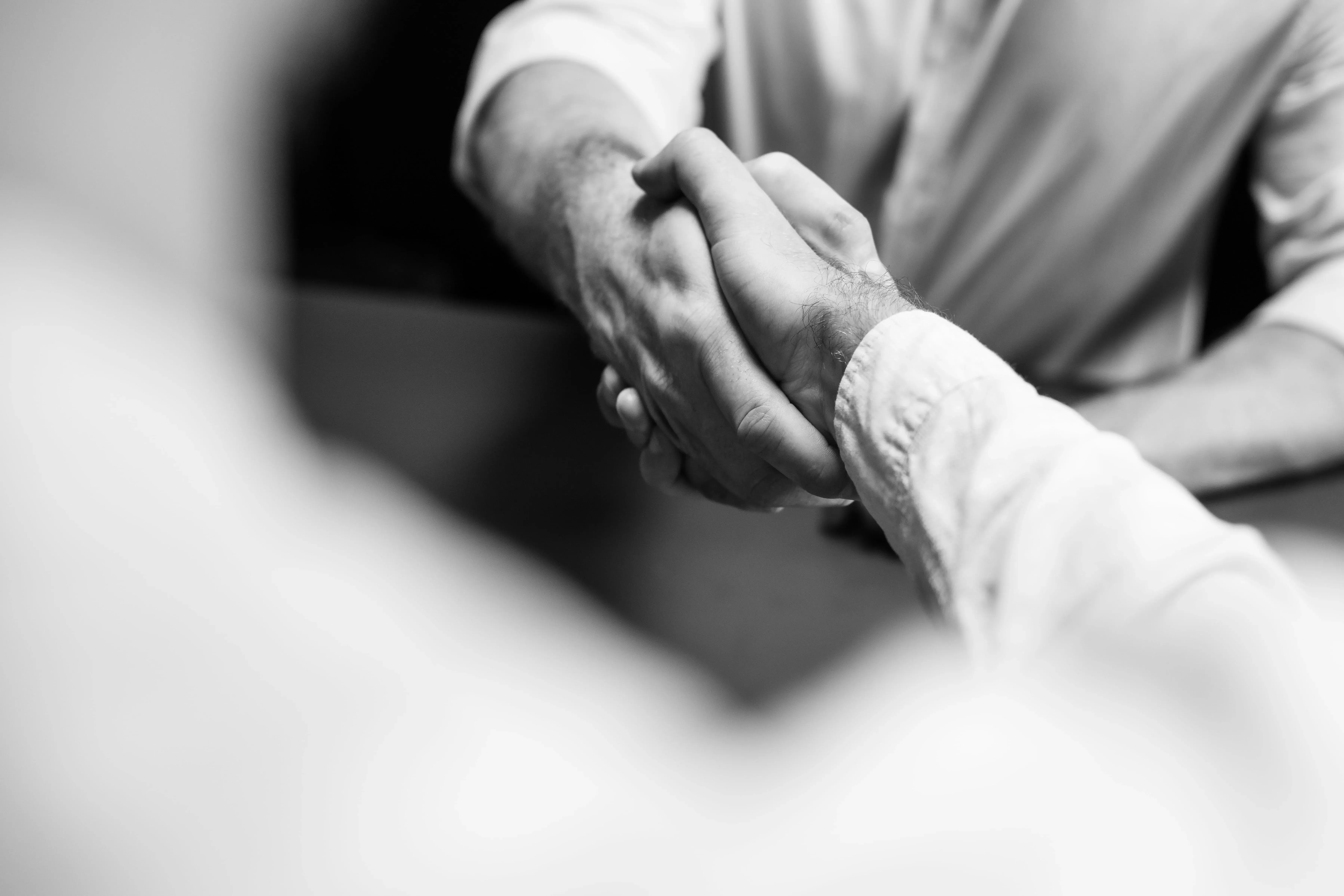 Werbemotiv Handschlag nach Küchenplanung